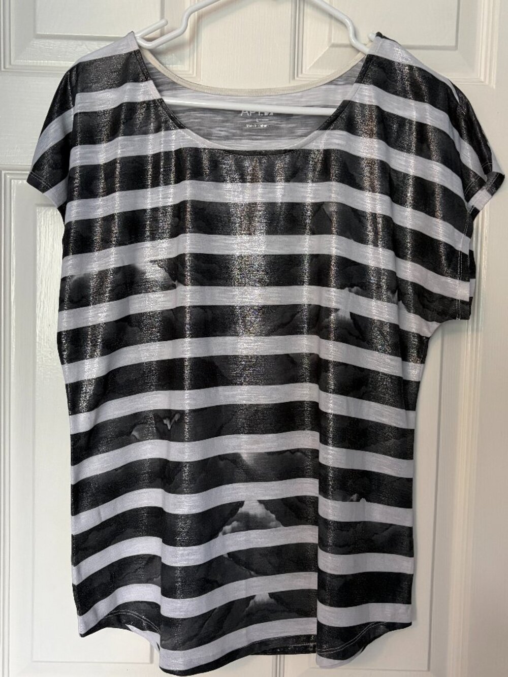 APT 9 Short Sleeve Women's Blouse Size L Grey White Striped Top Satiny Shiney